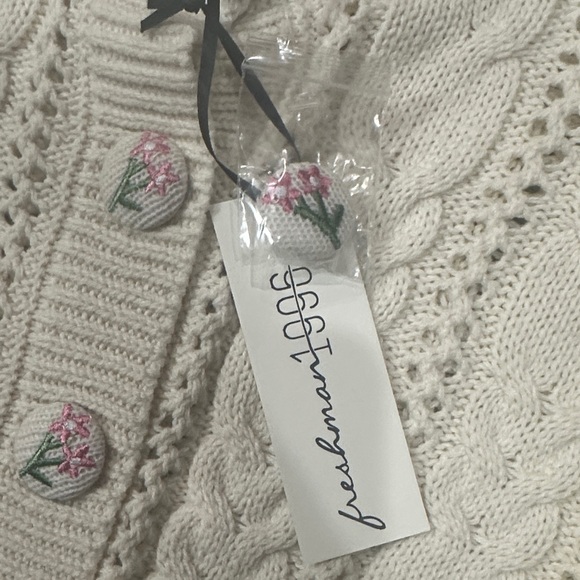 Elegant Cream Cable Knit Cardigan - Picture 3 of 4